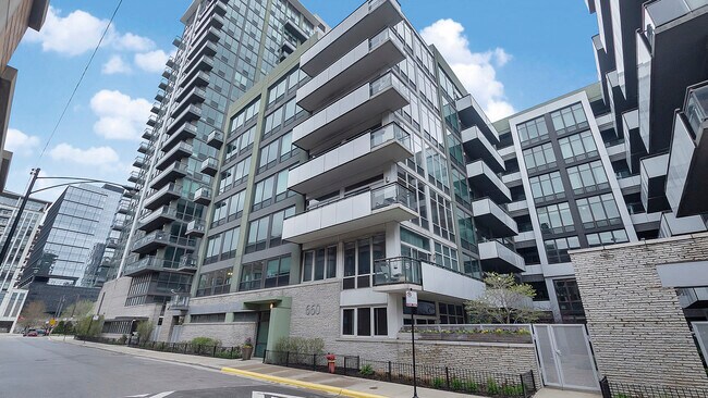 Building Photo - 660 W Wayman St