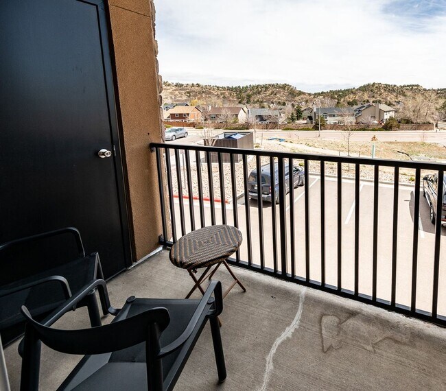 Building Photo - 2 Bedroom 2 Bath Luxury Apartment near Garden of the Gods and Ute Valley
