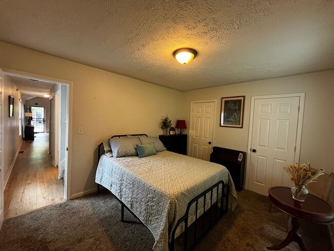 Building Photo - FURNISHED 2-BED w/OFFICE IN SHELBY PARK