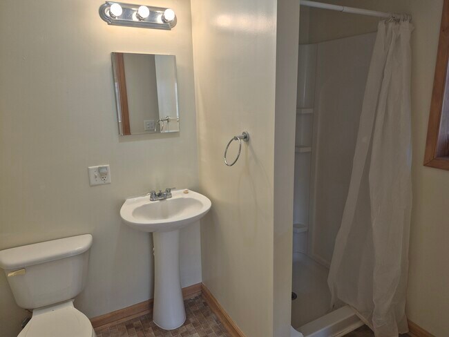 Building Photo - 621 Gypsy Ave