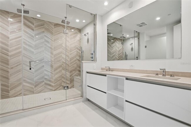 Building Photo - 400 Central Ave