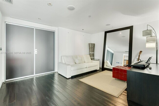 Building Photo - 1331 Brickell Bay Dr