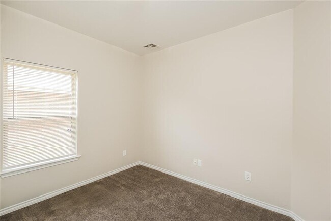 Building Photo - 10416 Westover Ave