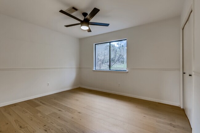 Building Photo - 107 Long Wood Ave