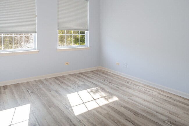 Building Photo - 3083 Anton Dr