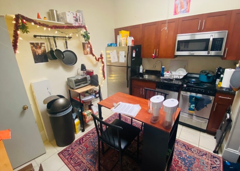 Building Photo - 15 Aberdeen St