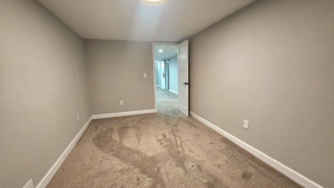 Building Photo - Amazing 4-Bedroom Retreat with 2 Full Baths and 2400 Sq Ft of Space in Minneapolis.