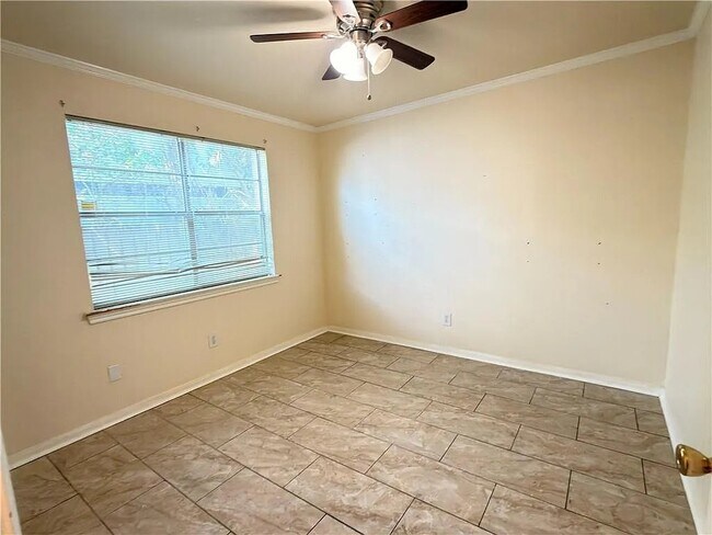 Building Photo - 3236 Reine Ave