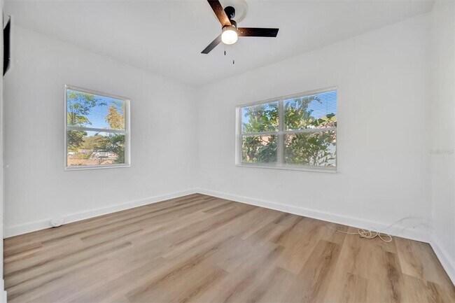 Building Photo - 6348 7th Ave N