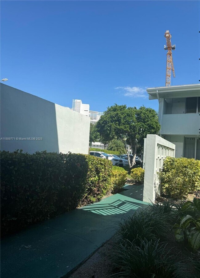 Building Photo - 1070 98th St