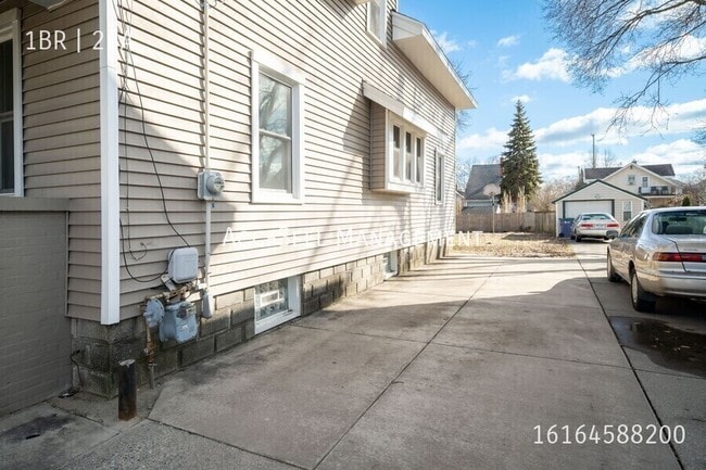 Building Photo - 1038 Crosby St NW