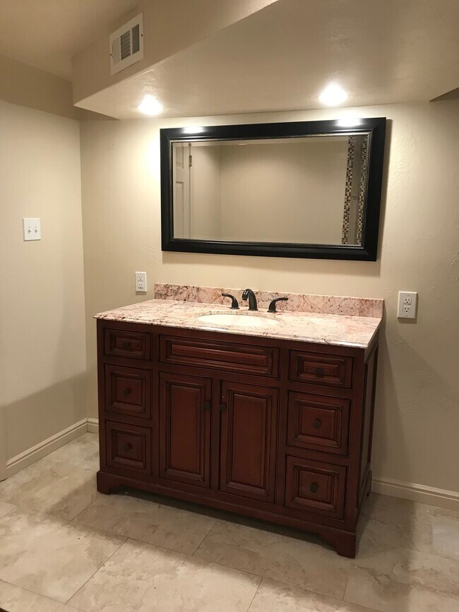 Building Photo - 174 E Pioneer Ave