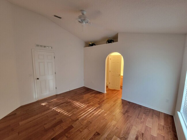 Building Photo - Coming Soon ... Charming 3 Bed/2 Bath Home...