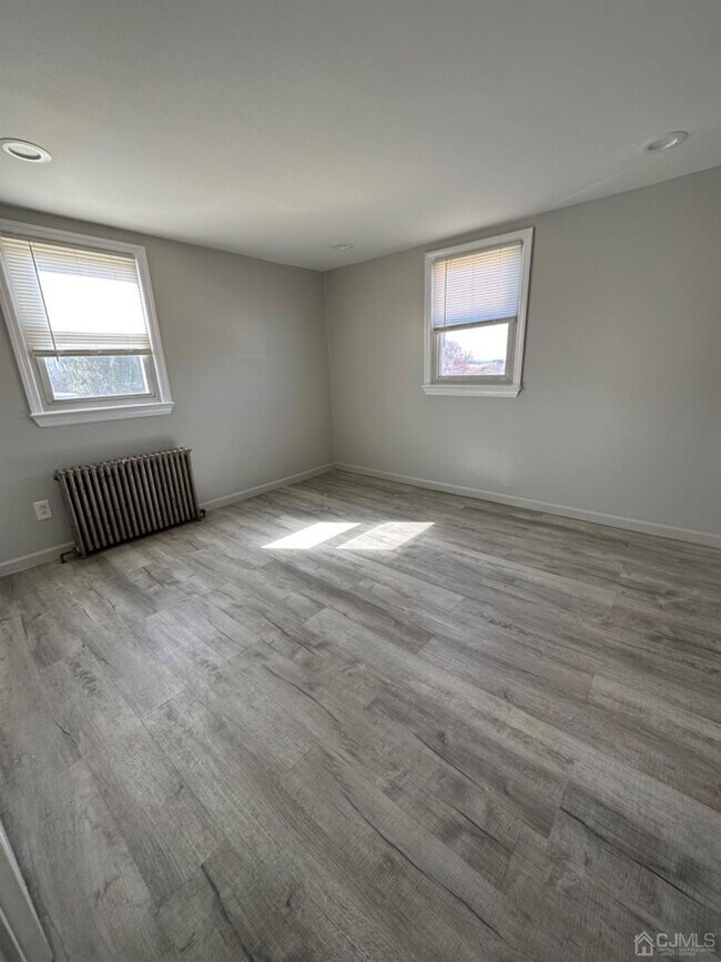 Building Photo - 35 Lavern St