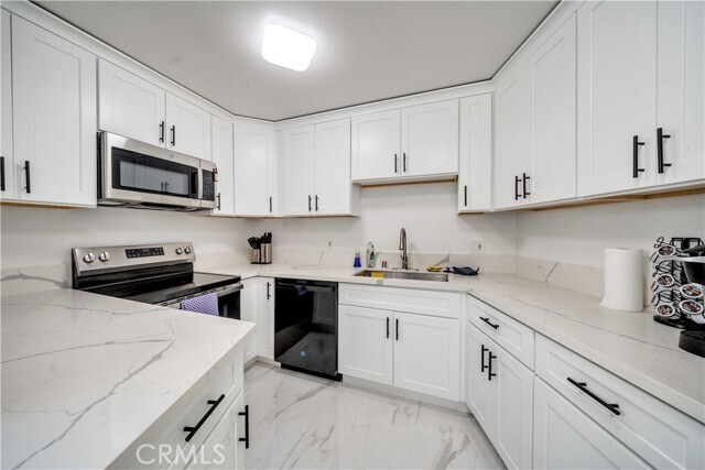 Building Photo - 8400 De Longpre Ave