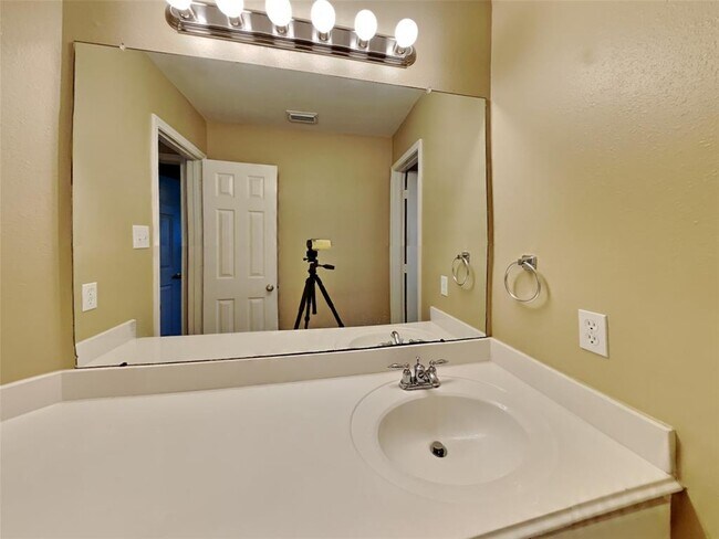 Building Photo - 12919 Palm Leaf Ct