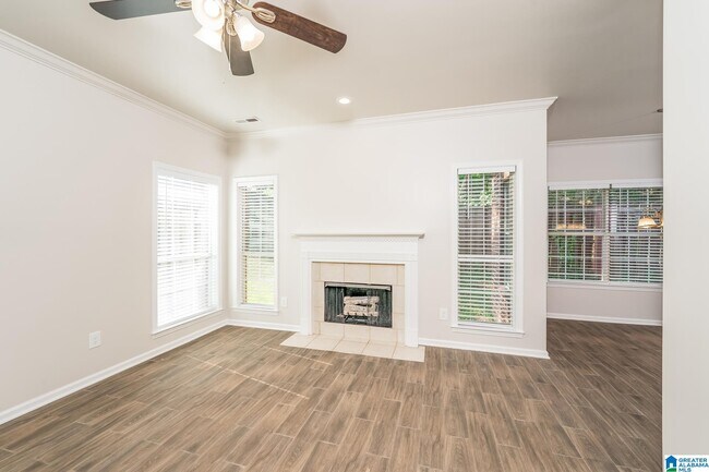 Building Photo - 291 Springdale Dr