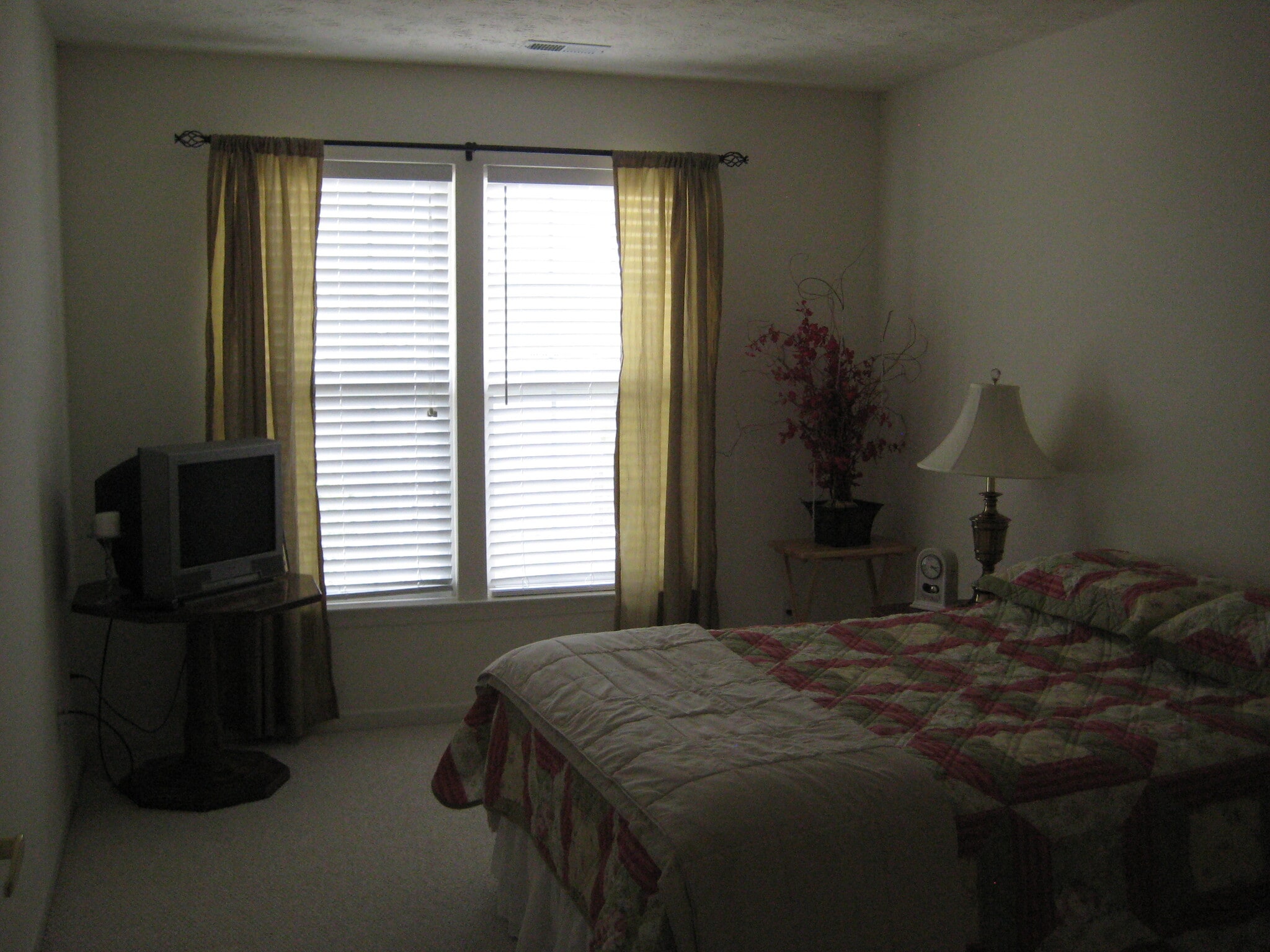 Building Photo - 3829 Taft Ave