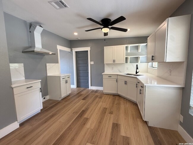 Building Photo - 4410 Trailwood Dr