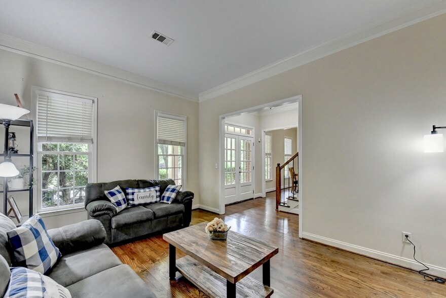 Building Photo - 205 Crown Vetch Ln