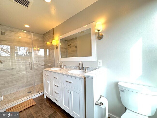 Building Photo - 1318 Dewitt Ave