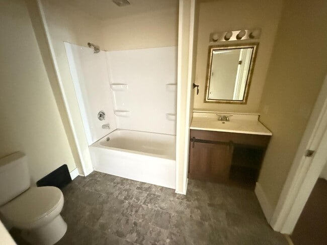 Building Photo - 1835 Dunlap Ave