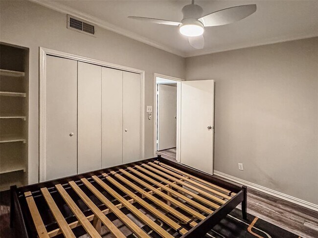 Building Photo - 921 Marine Dr