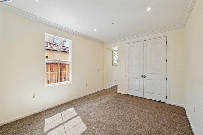 Building Photo - 2131 Chamomile Ct