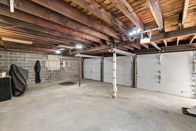 2 bays available - 14 Plymouth Ave