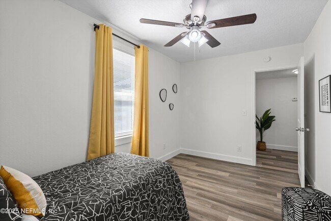 Building Photo - 805 Garth Ave