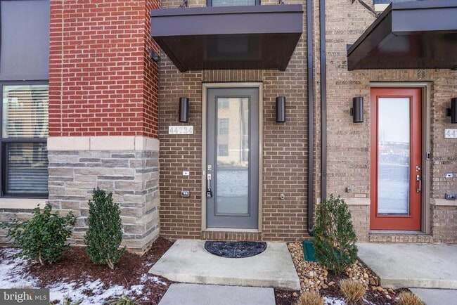 Building Photo - 44734 Roosevelt Sq