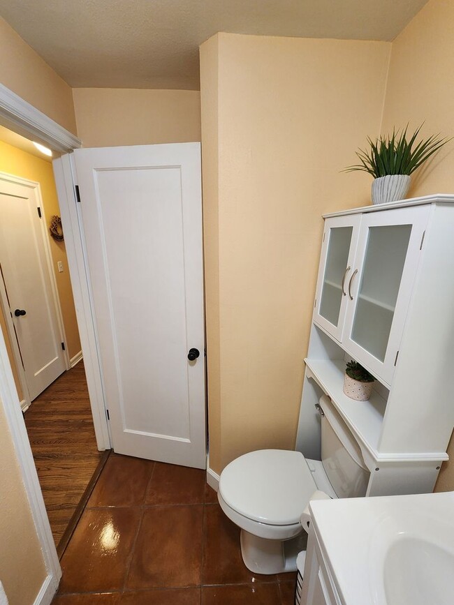 Building Photo - Furnished 1 BDRM/ 1 BA Lakeview Duplex in Polson, MT.