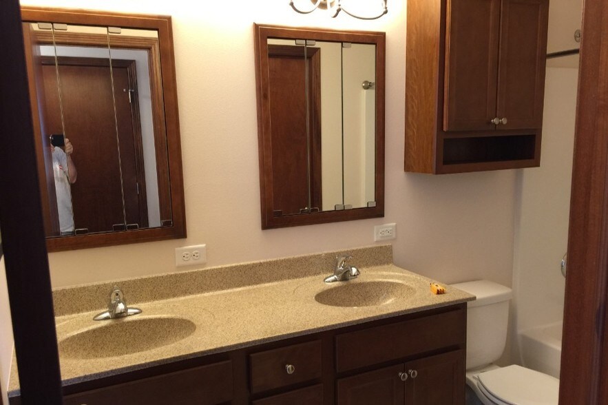 Master Bath - 1880 Wrigley St