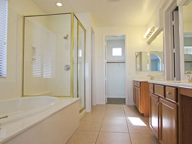Building Photo - 722 Bighorn Creek St