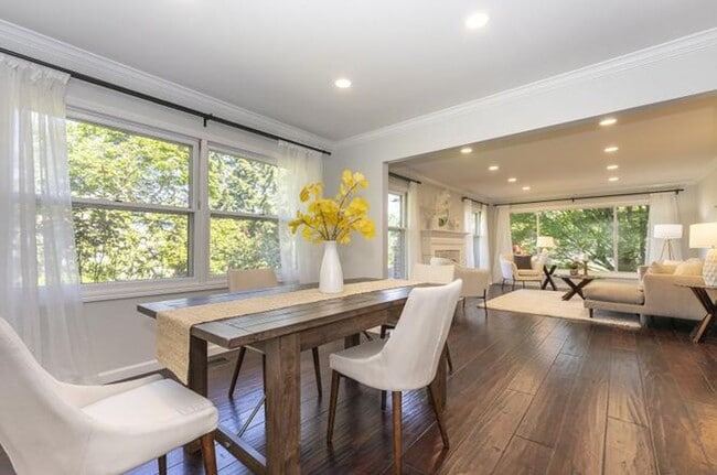 Building Photo - 4 BD remodeled Sylvan Heights home!