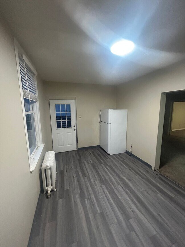 Building Photo - 44 Kendall Ave