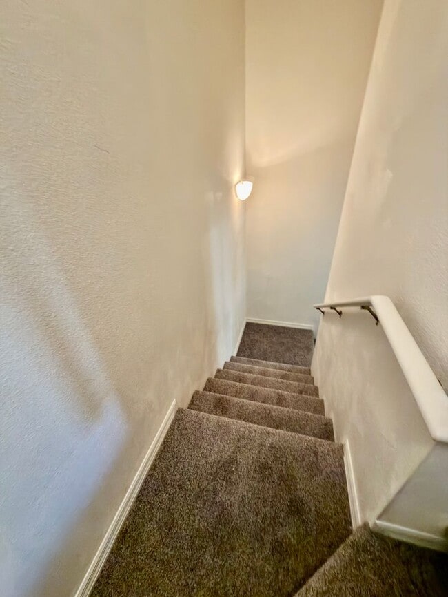 Building Photo - 2305 Betsy Ross Ln