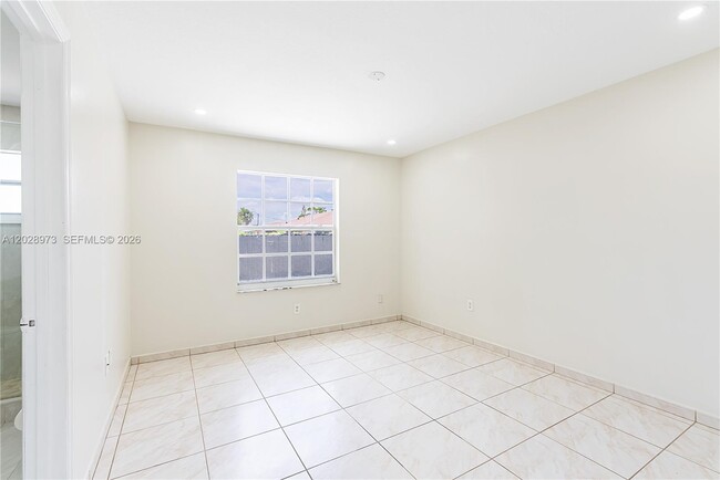 Building Photo - 1214 NW 34th Ave