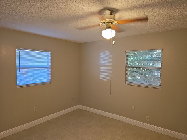 Building Photo - Remodeled 2 bedroom, 2 bath, 2 car garage ...