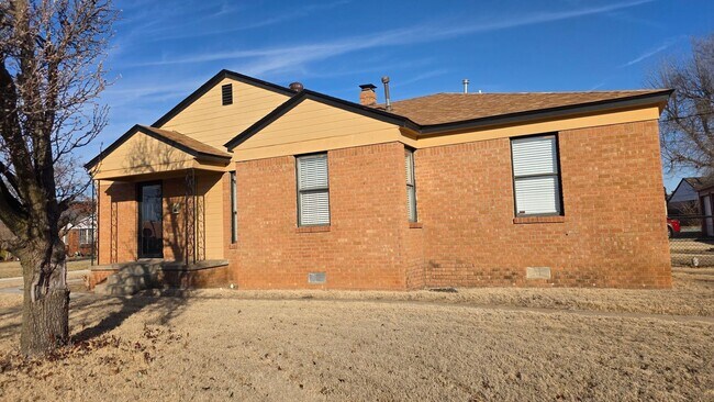 Building Photo - 3900 Rancho Dr