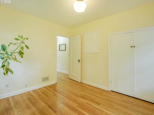 Building Photo - 7236 N Newell Ave