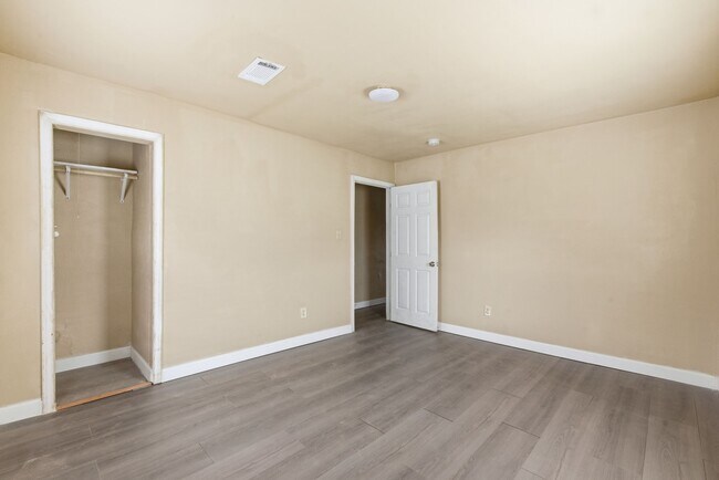Building Photo - 2411 Leffingwell St