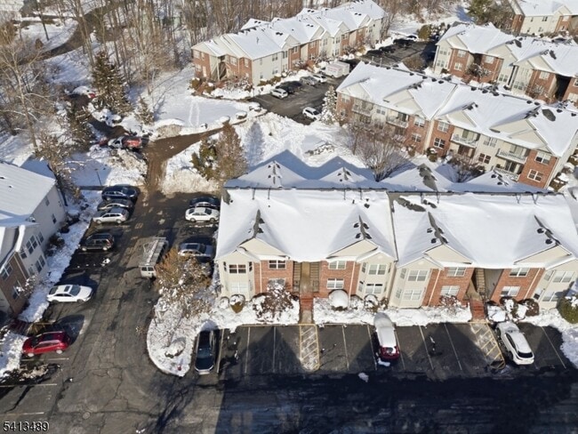 Building Photo - 8 Jennifer Dr