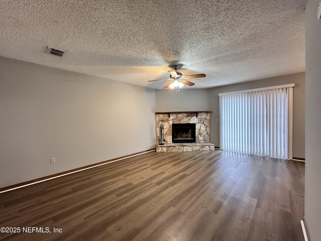 Building Photo - 1114 W Romaine Cir