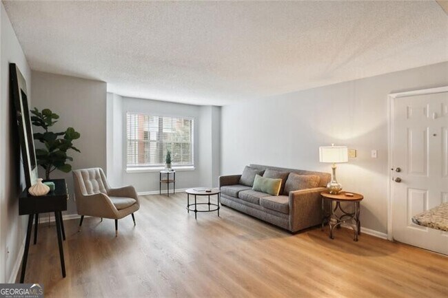 Building Photo - 1018 Chastain Park Ct NE