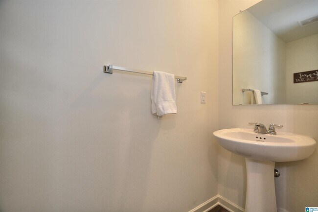 Building Photo - 6558 Creek Cir