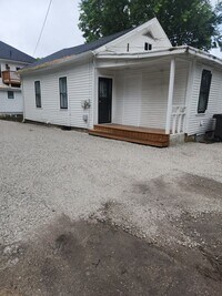 Building Photo - 2 BR House in West Central