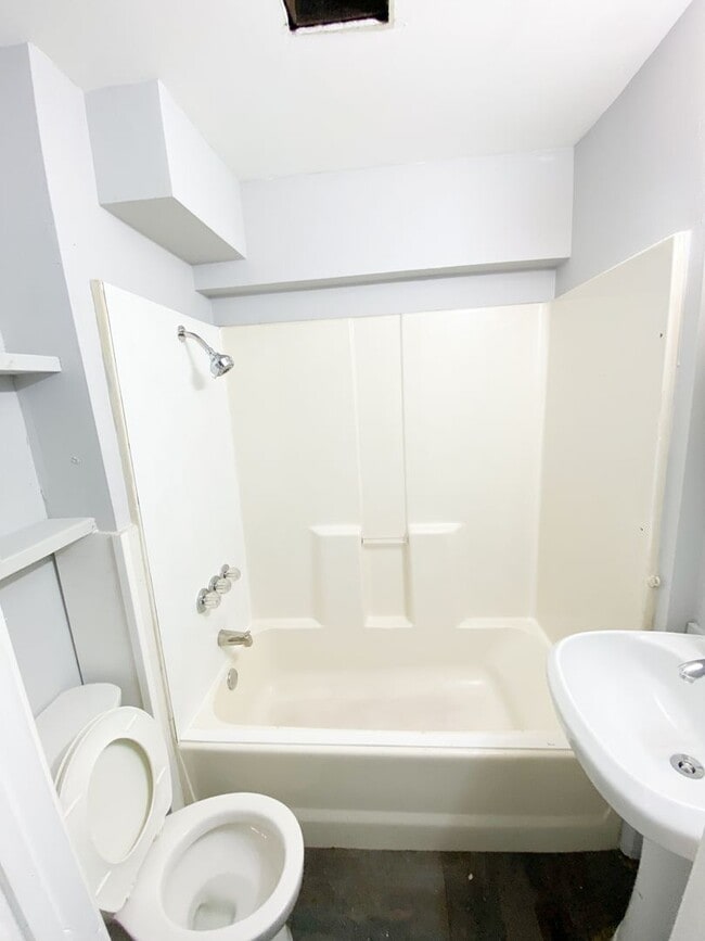Building Photo - Cozy 2 Bed/1 Bath Home in Dutchtown!