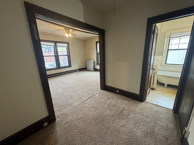 Building Photo - "Charming 410 Sq Ft Studio in the Heart of Minneapolis – Ideal Urban Living!"