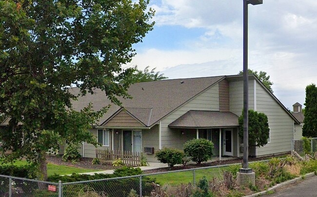 Building Photo - 661 S Burke Ave